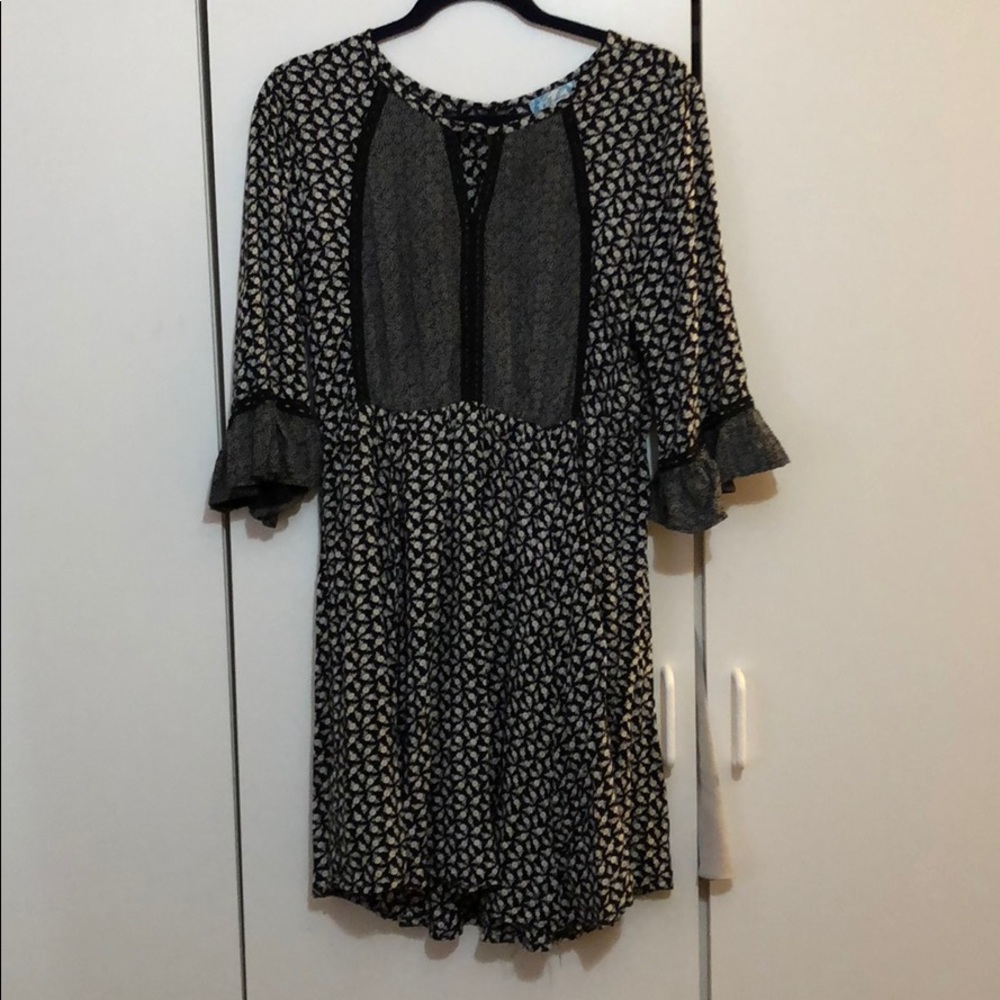 Dress with quarter sleeves